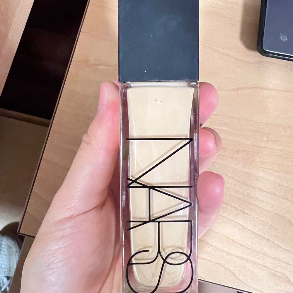 NARS Radiant Longwear Foundation. L4 Deauville. 30ml Only use once. No box.